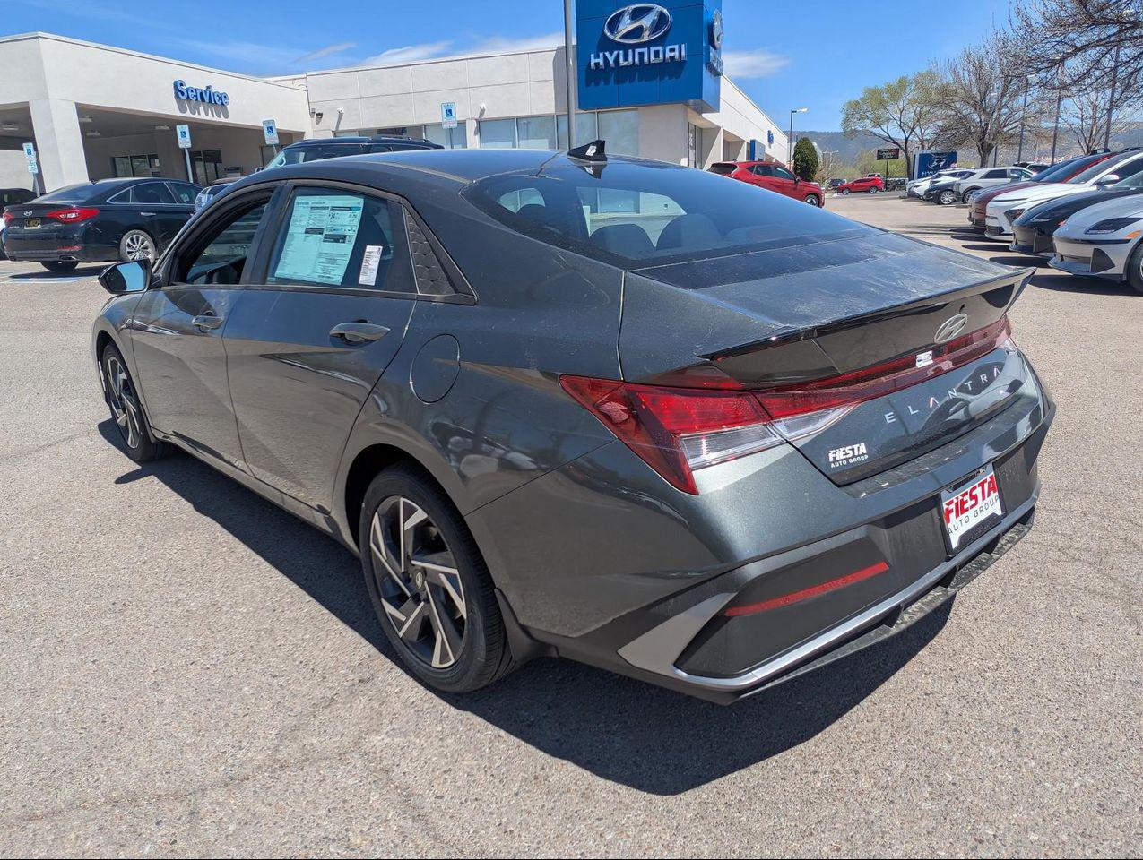 2025 Hyundai Elantra SEL Sport photo 4