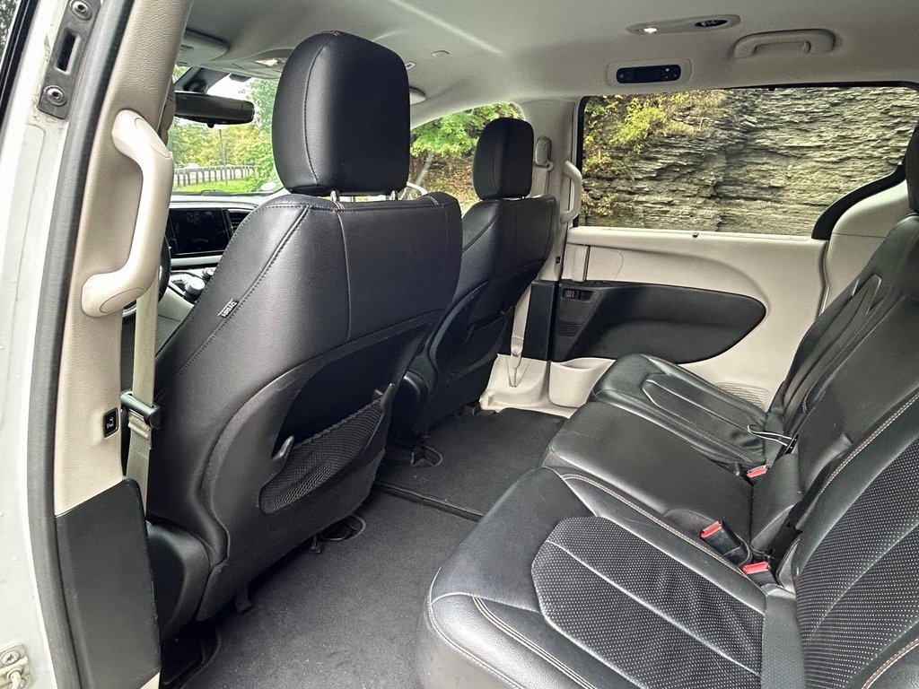 2018 Chrysler Pacifica Touring L photo 18