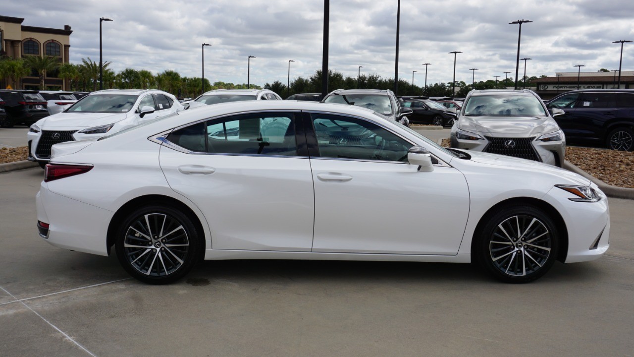 2024 Lexus ES 250 Premium photo 4