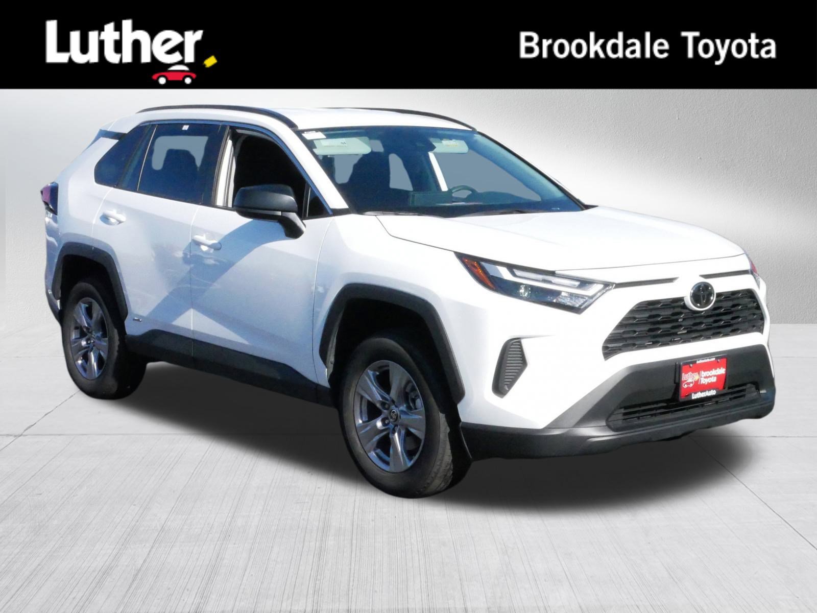 2025 Toyota RAV4 LE's photo