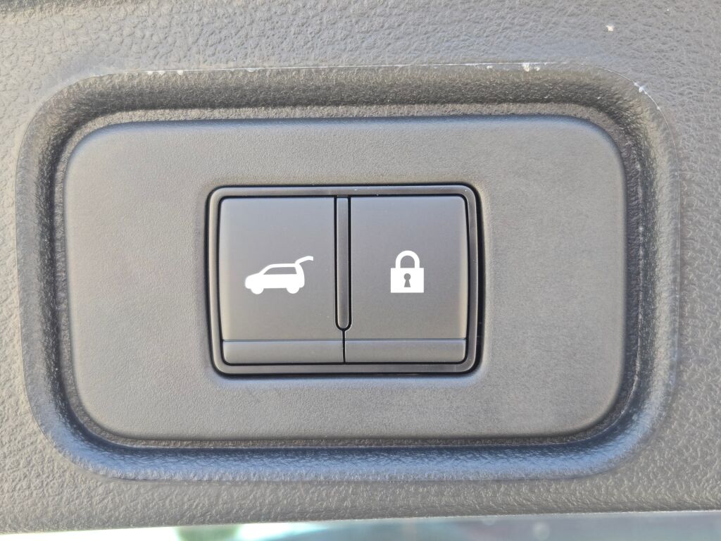 2025 Nissan Pathfinder SL photo 12