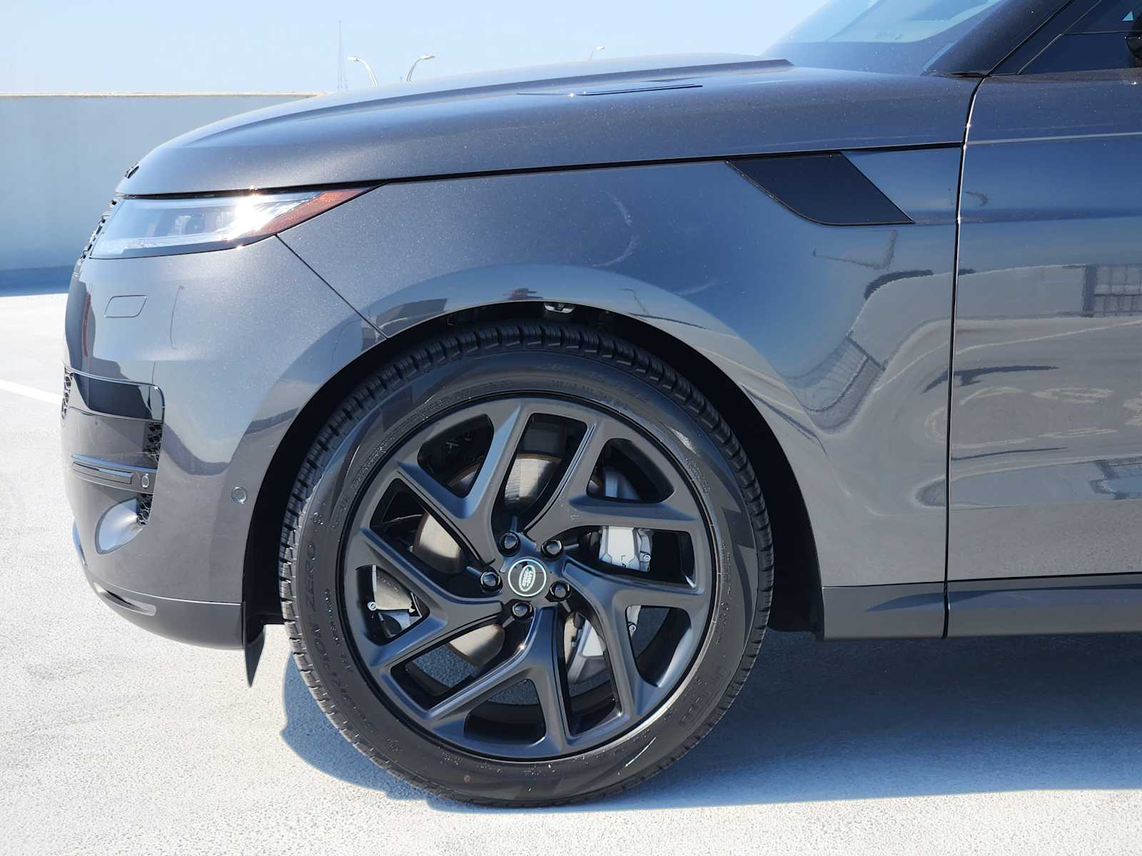 2025 Land Rover Range Rover Sport SE photo 9