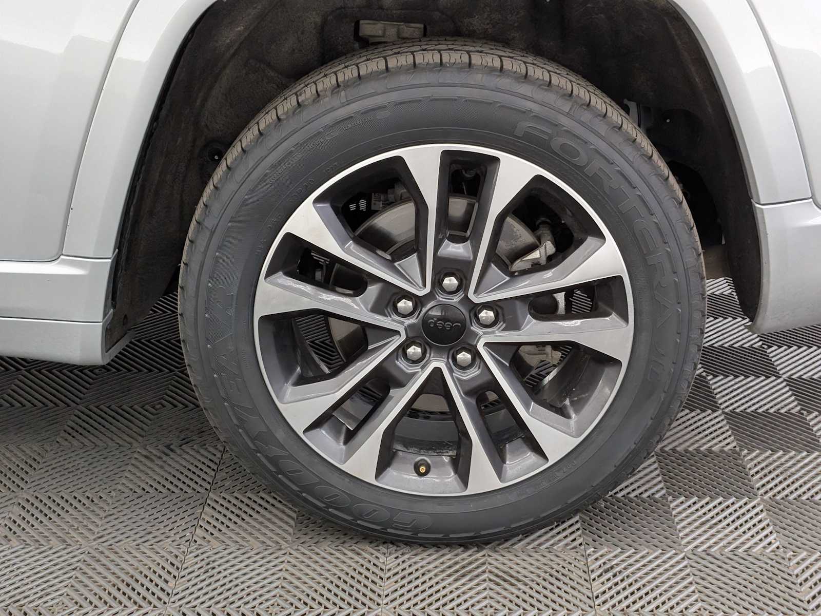 2024 Jeep Grand Cherokee Overland photo 13