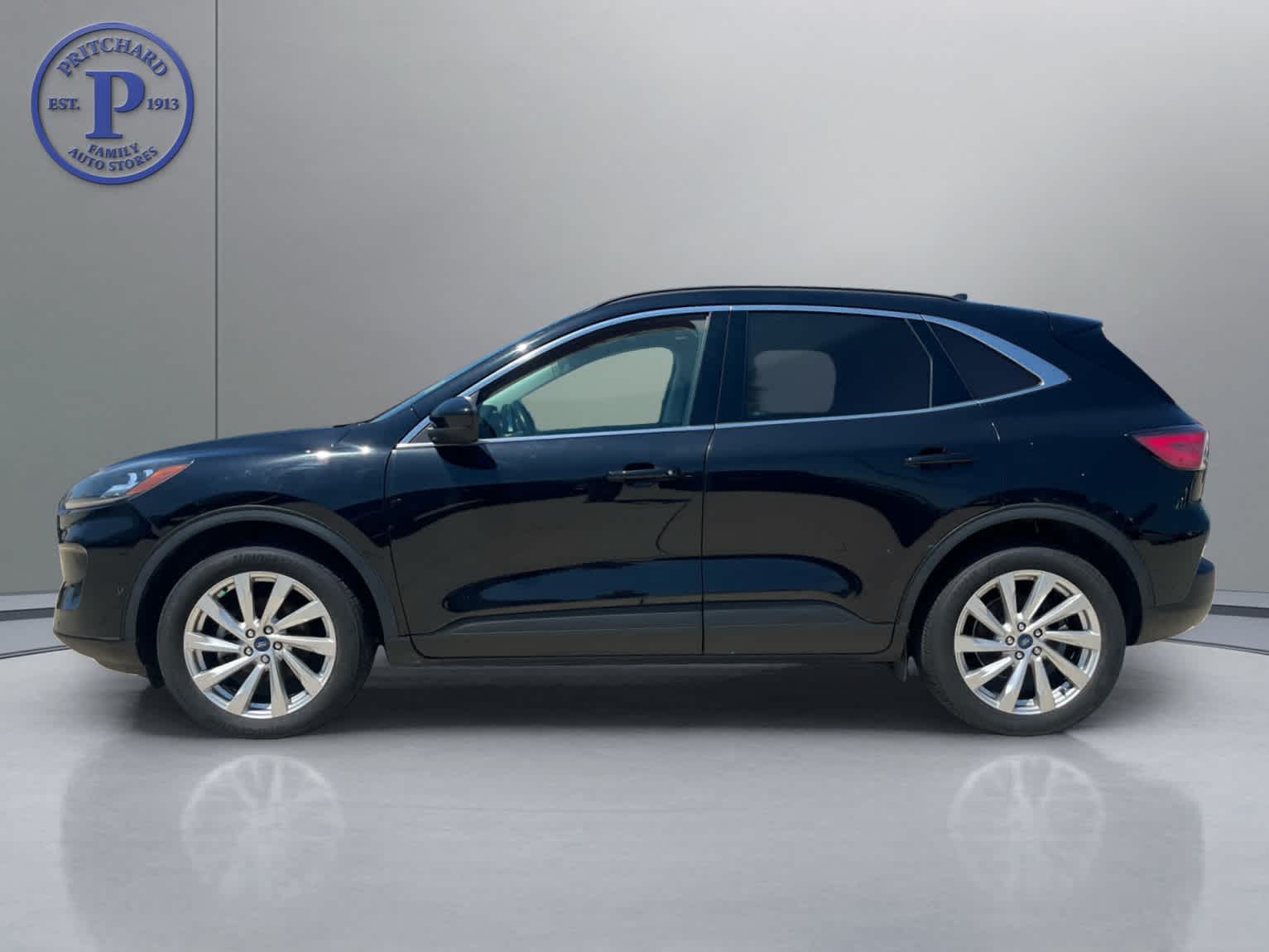 2021 Ford Escape Titanium Hybrid photo 4