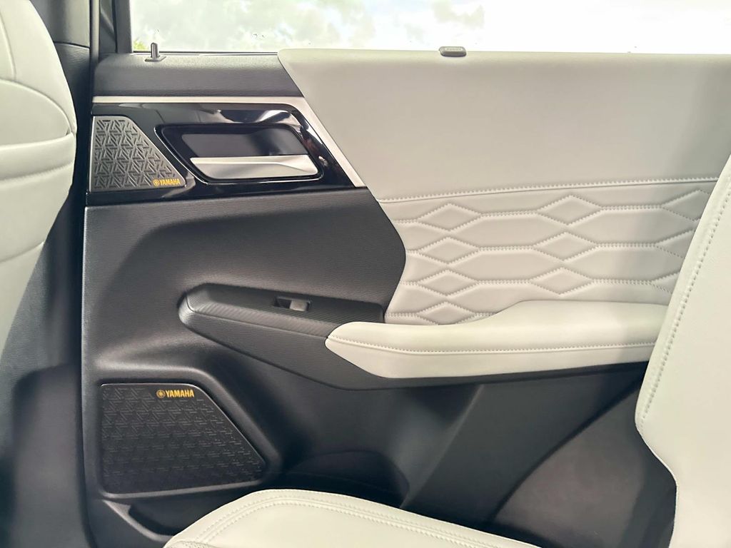 2025 Mitsubishi Outlander SEL GT photo 14
