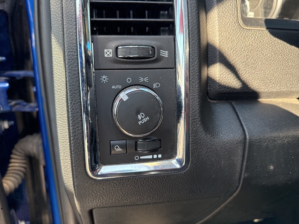 2014 Ram 1500 Laramie photo 24