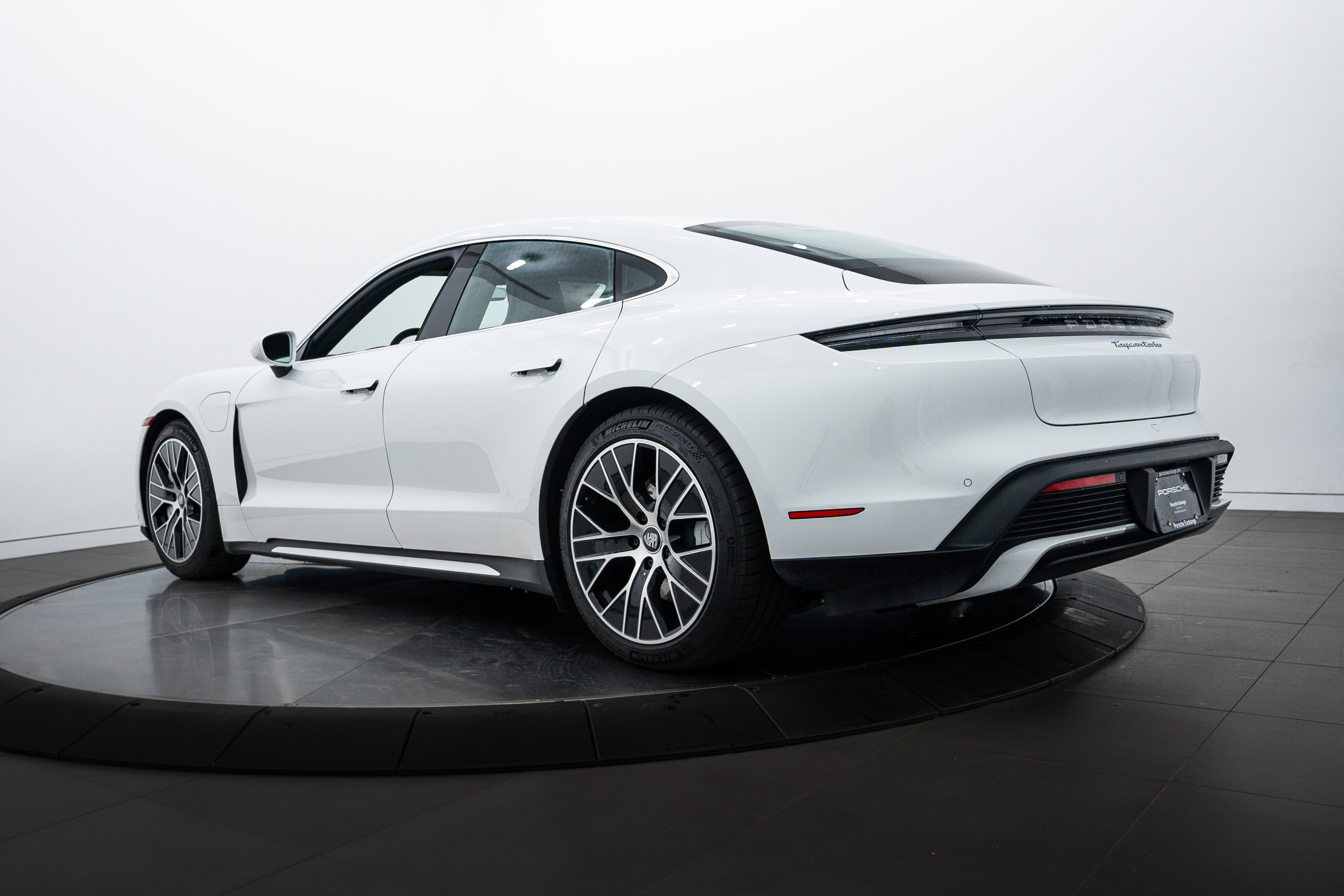 2023 Porsche Taycan Turbo photo 3