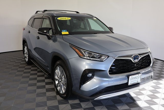 2022 Toyota Highlander Limited's photo