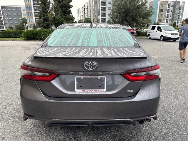 2022 Toyota Camry SE photo 3