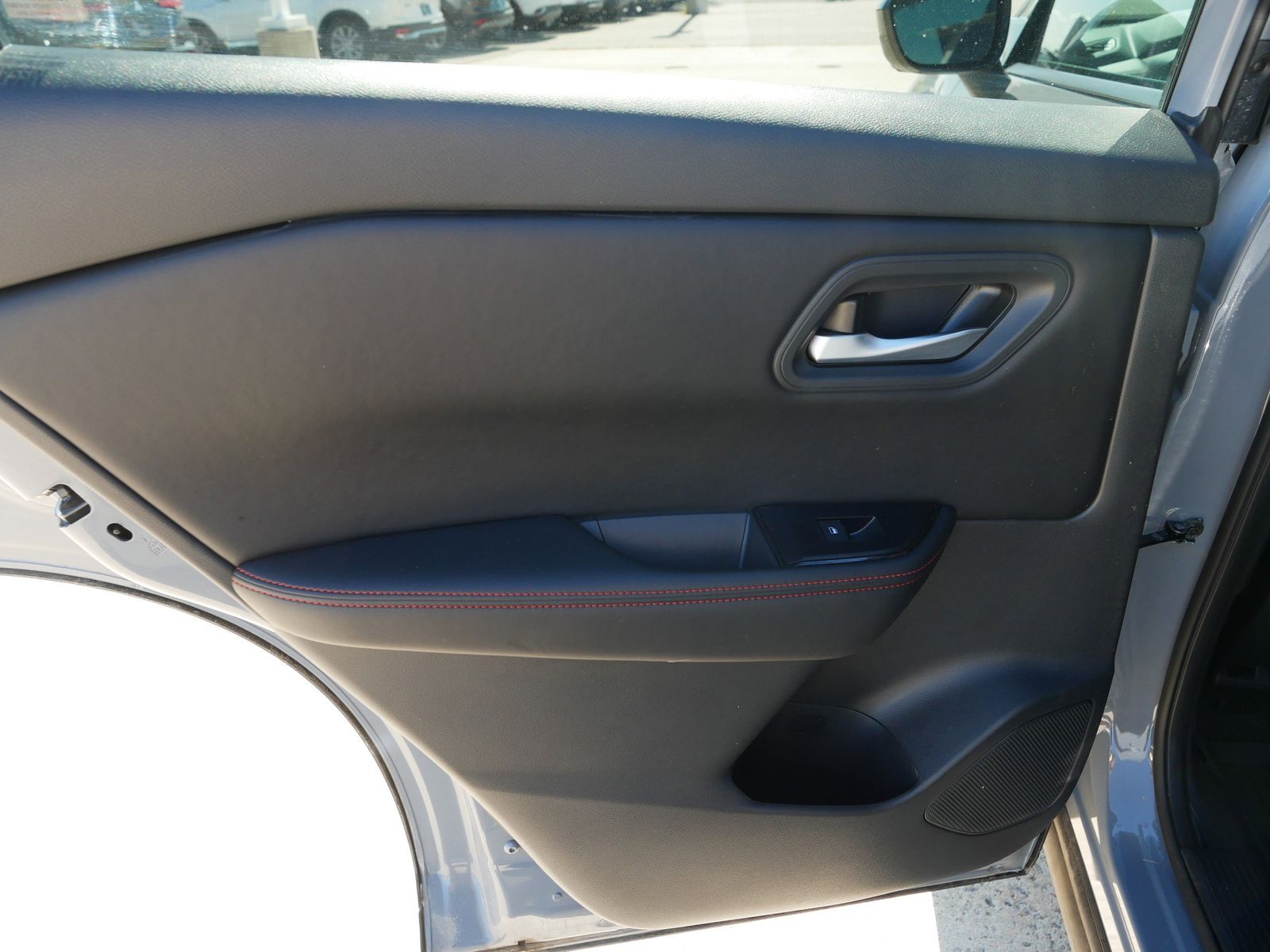 2025 Nissan Rogue SV photo 15