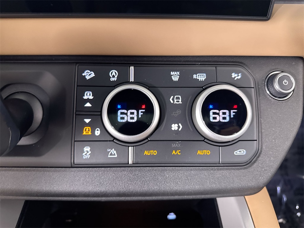 2025 Land Rover Defender 130 X photo 15