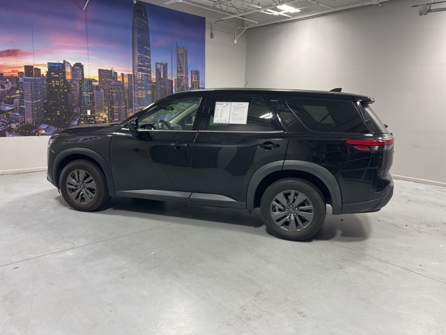 2023 Nissan Pathfinder S photo 2