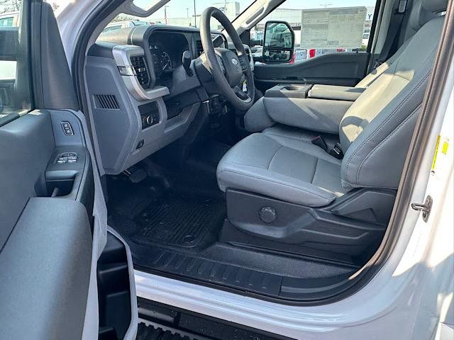 2025 Ford F-250 photo 8