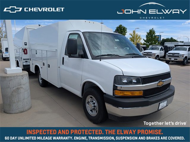 2025 Chevrolet Express Cutaway Base's photo