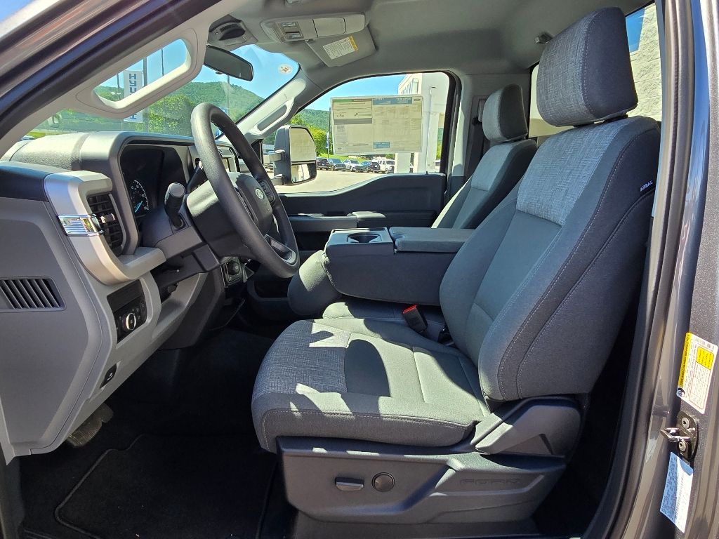 2025 Ford F-350 XLT photo 9