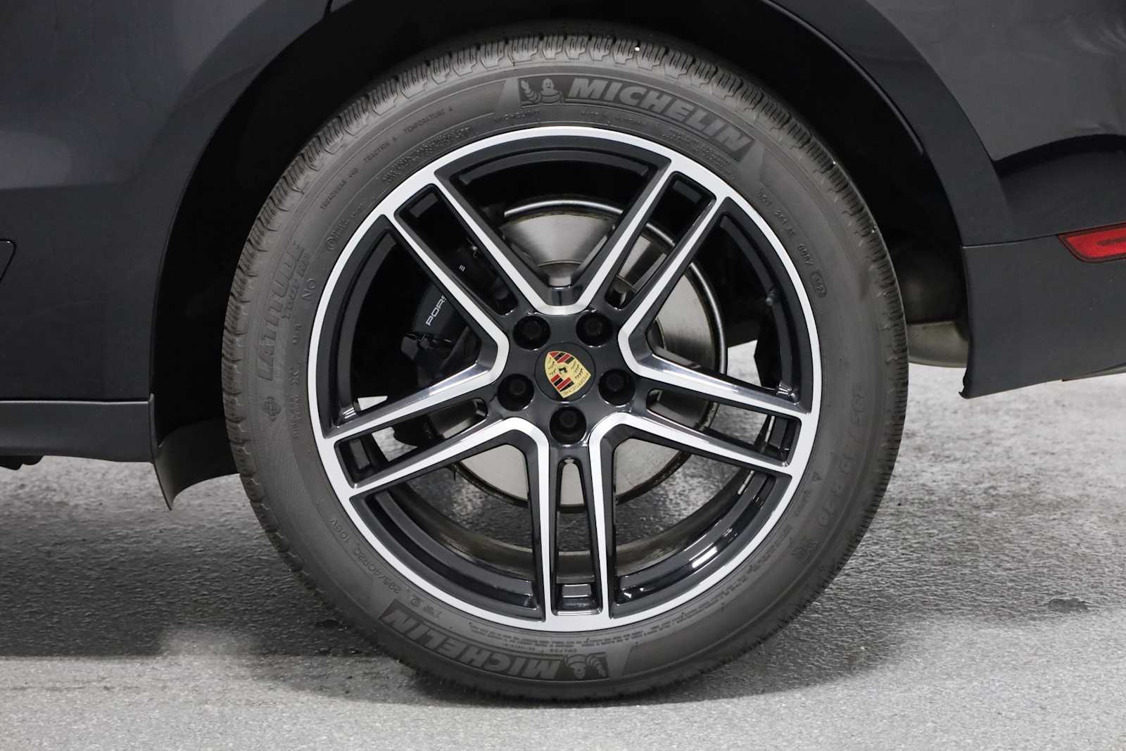 2021 Porsche Macan Base photo 39