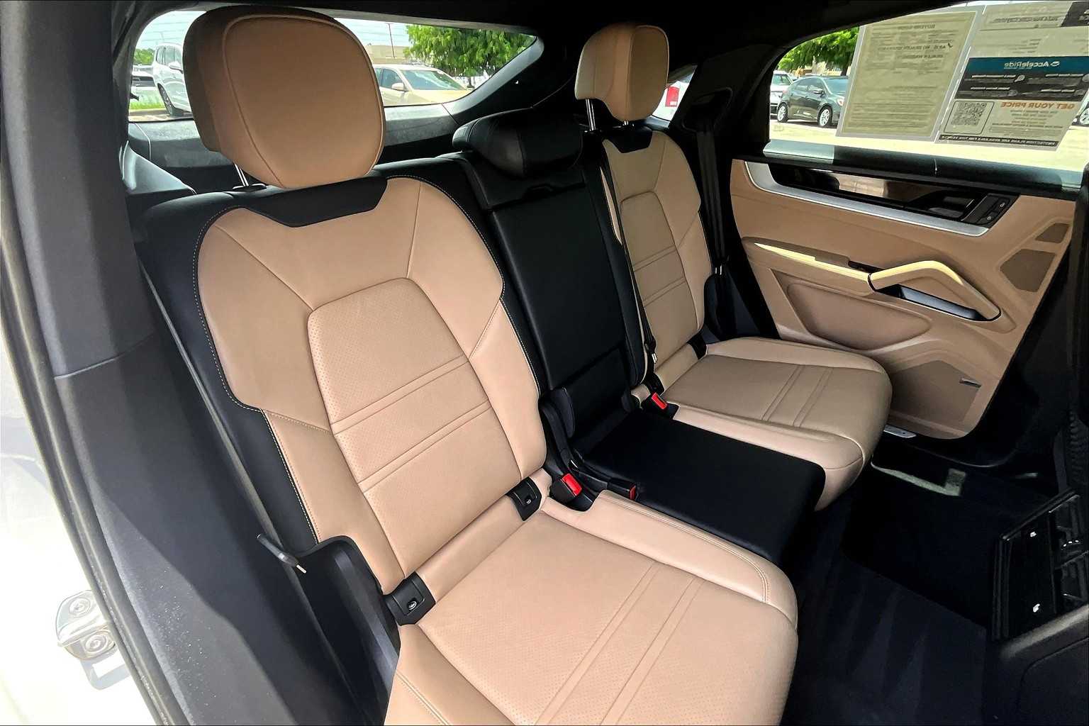 2024 Porsche Cayenne Coupe photo 32