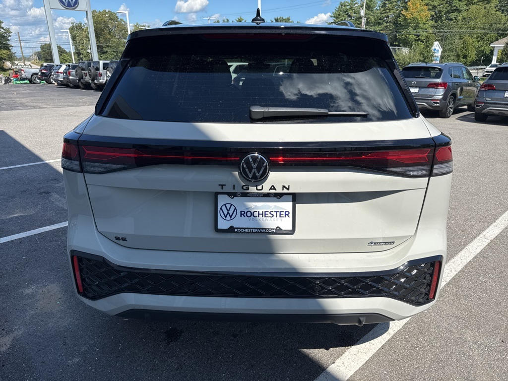 2025 Volkswagen Tiguan SE R-Line Black photo 2