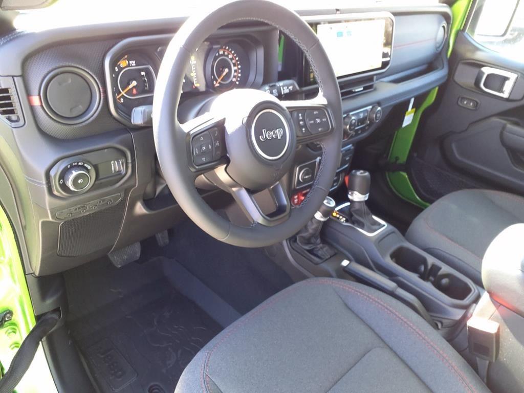 2025 Jeep Wrangler Rubicon photo 4