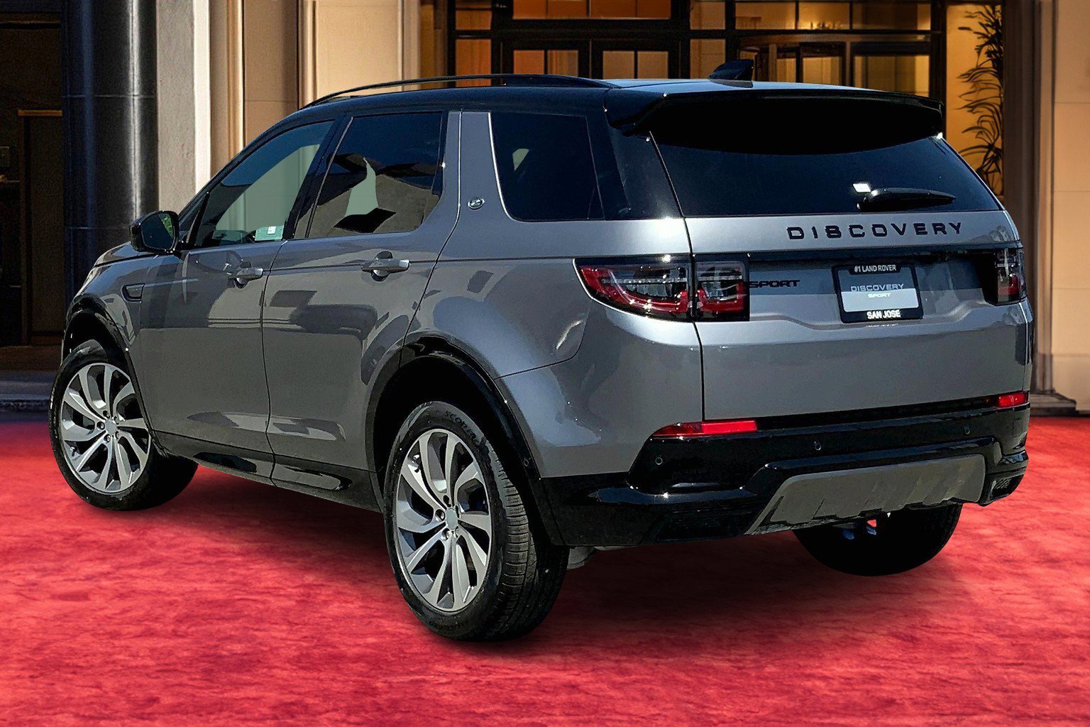 2025 Land Rover Discovery Sport Dynamic SE photo 3