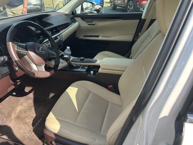 2017 Lexus ES 350 photo 3