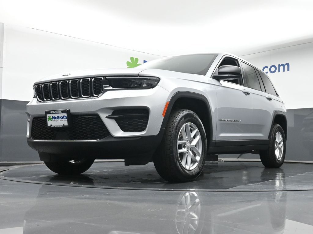 2025 Jeep Grand Cherokee Laredo X photo 4