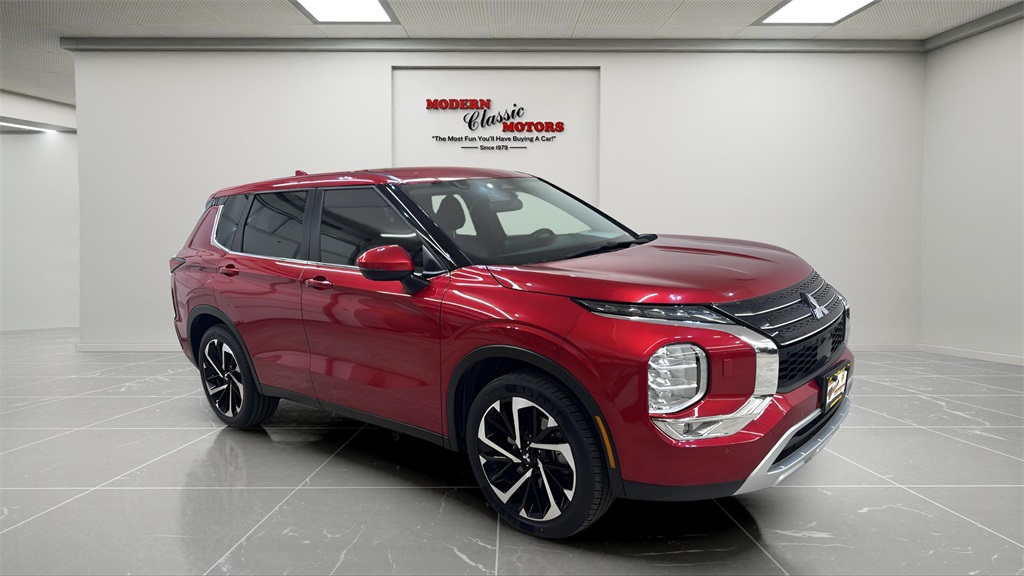 2024 Mitsubishi Outlander SE's photo
