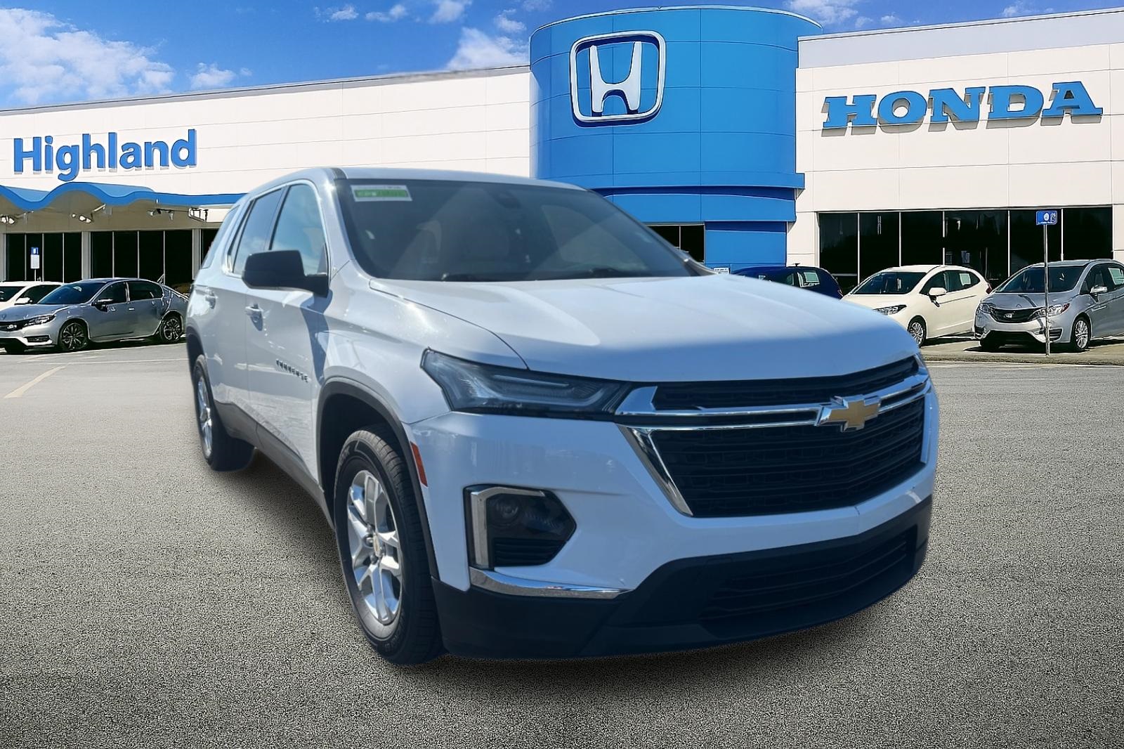 2022 Chevrolet Traverse LS photo 4