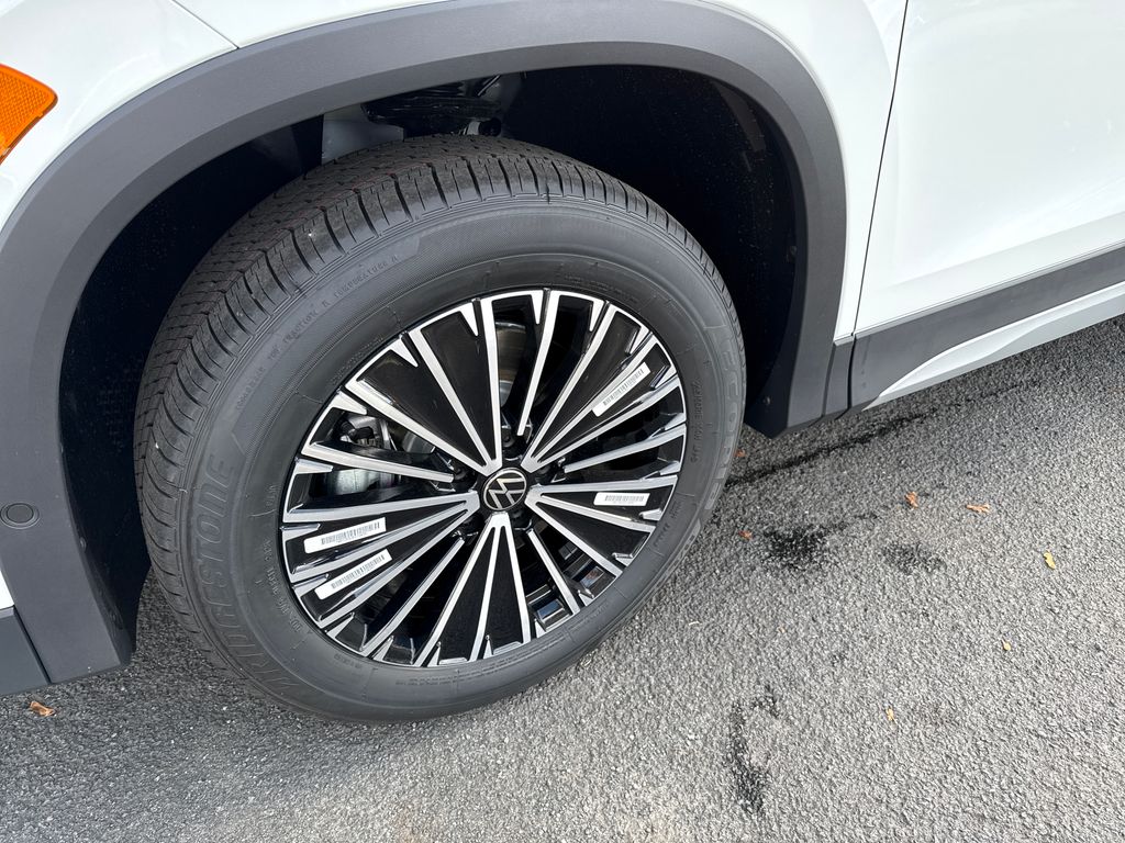 2025 Volkswagen Tiguan S photo 2