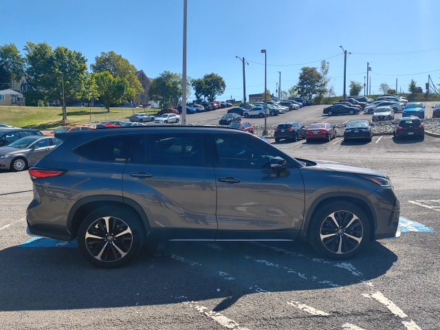 2022 Toyota Highlander XSE photo 3