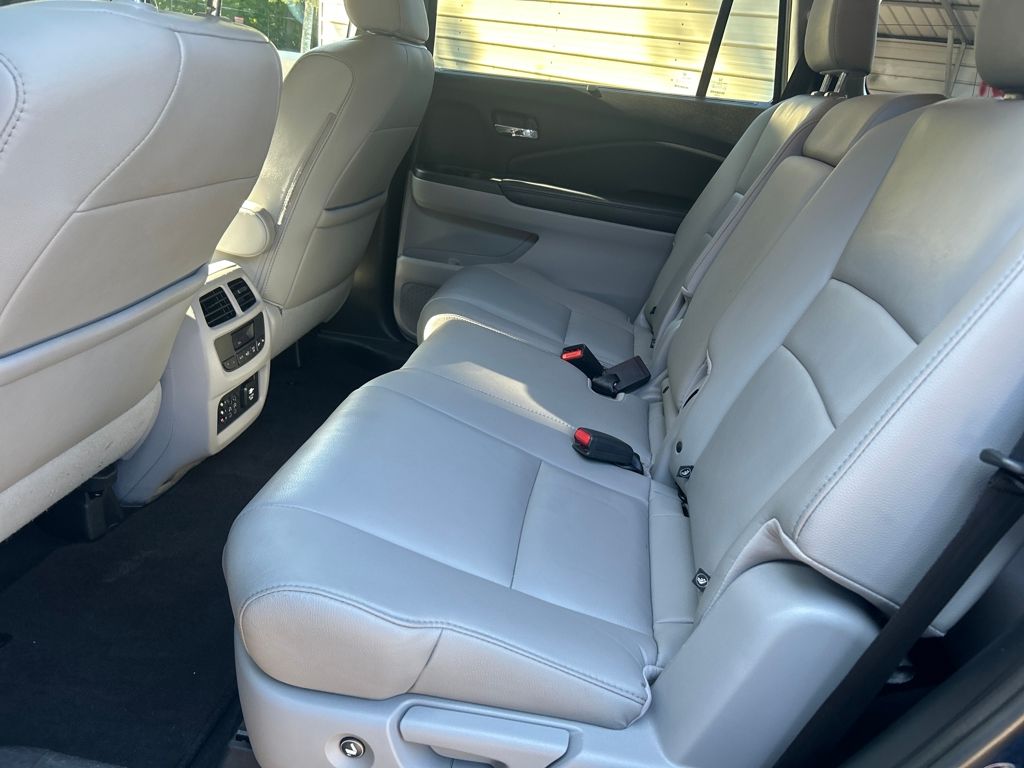 2017 Honda Pilot Touring photo 19