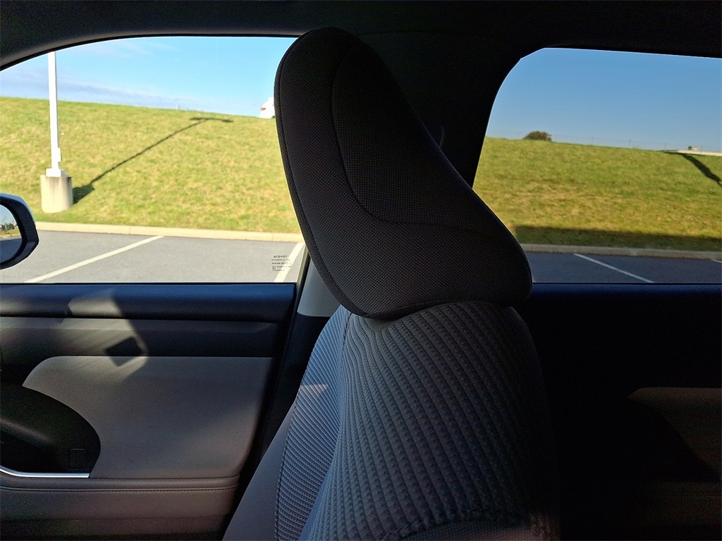 2022 Toyota Highlander Hybrid LE photo 14