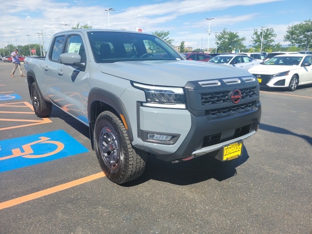 2025 Nissan Frontier PRO-4X photo 3