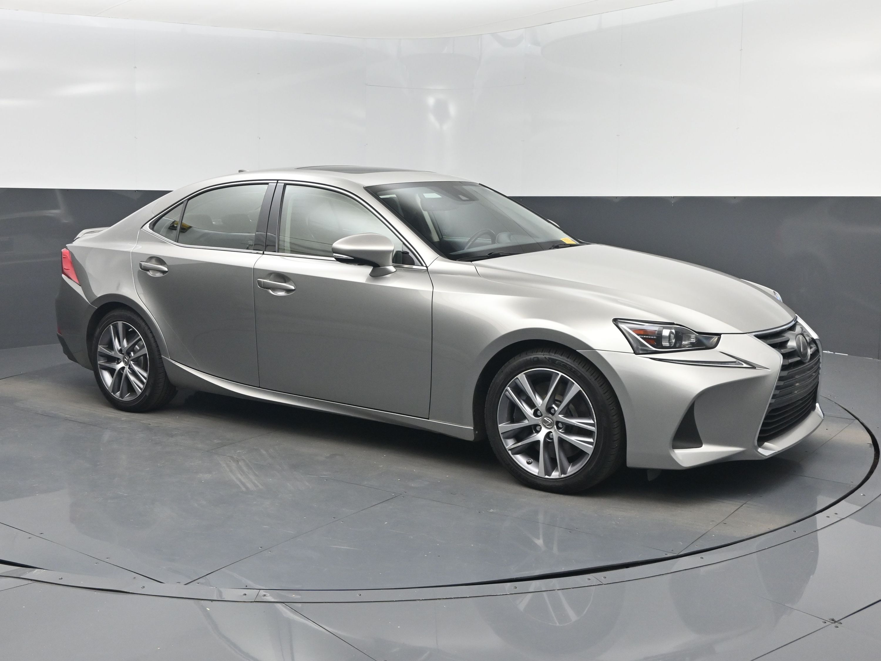 2019 Lexus IS 300's photo