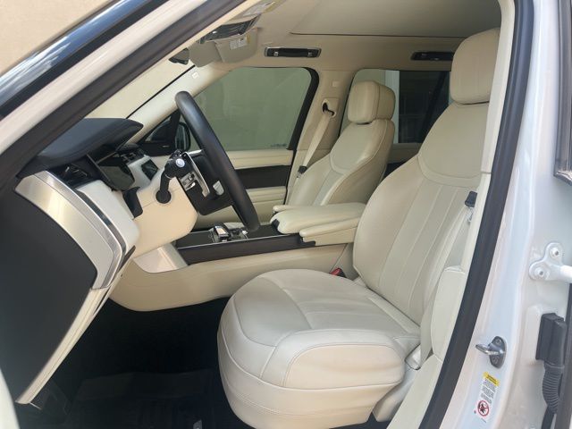 2023 Land Rover Range Rover SE photo 7