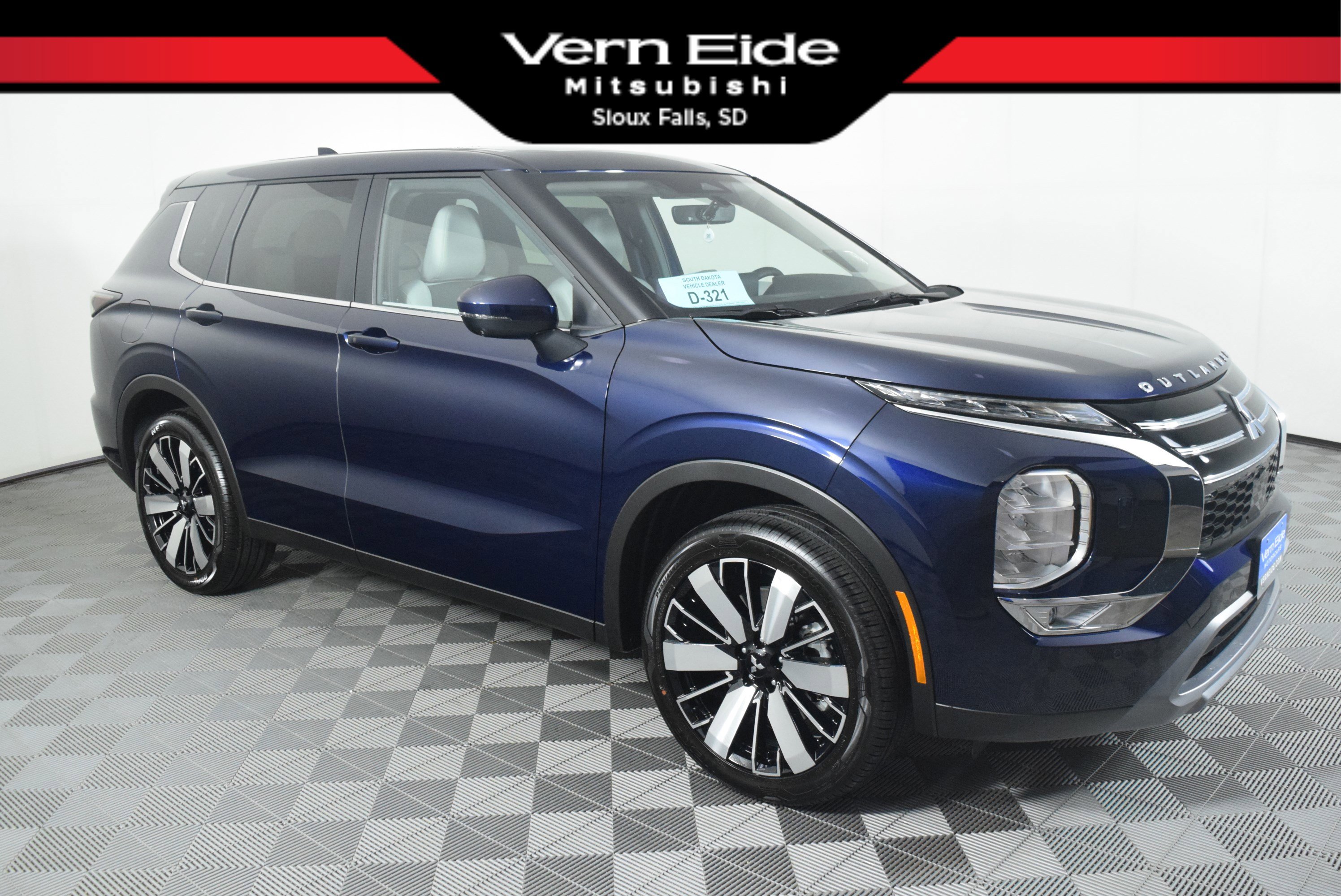 2025 Mitsubishi Outlander SE's photo