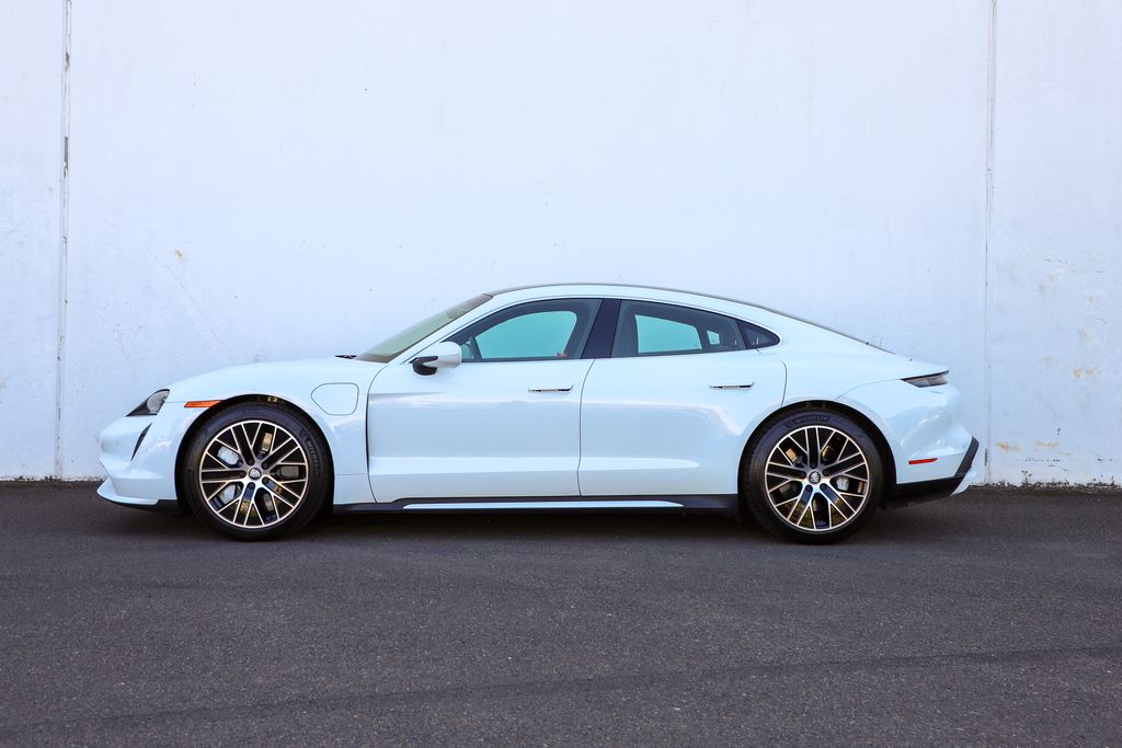 2020 Porsche Taycan Turbo photo 3