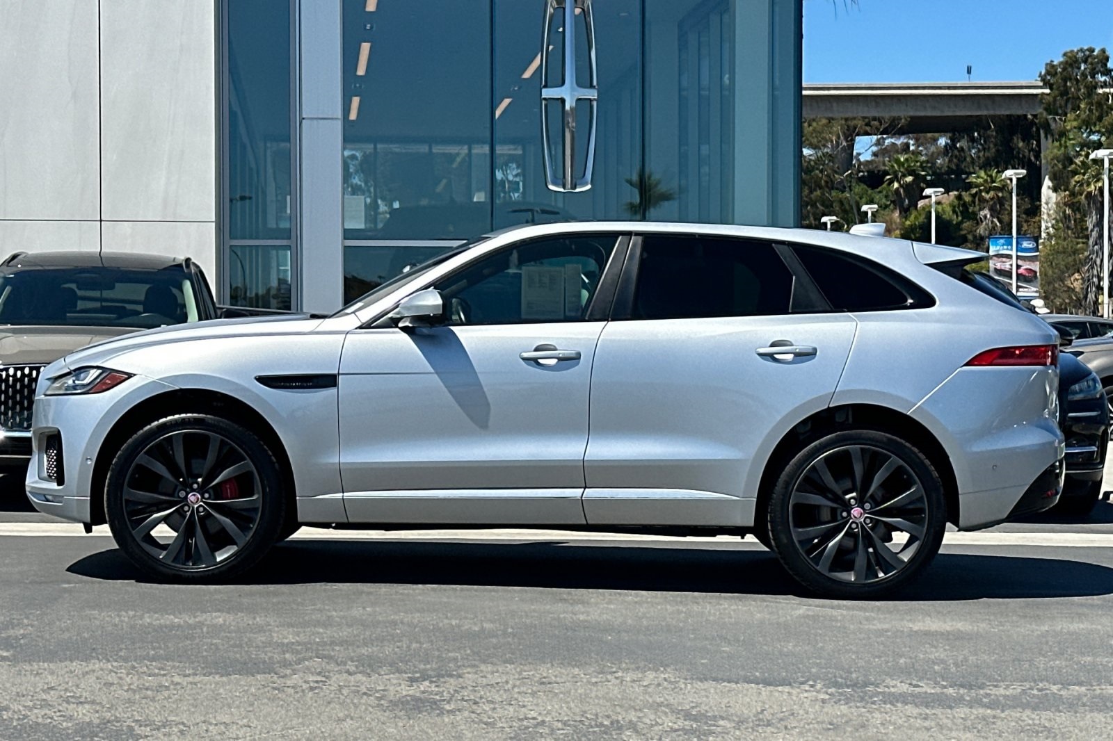 2017 Jaguar F-PACE First Edition photo 6