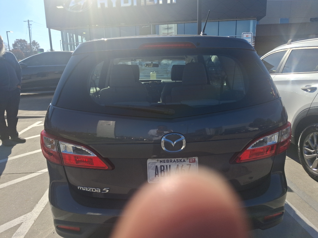 2014 Mazda Mazda5 Sport photo 3