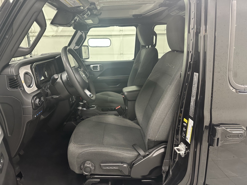 2024 Jeep Wrangler Sahara 4xe photo 13