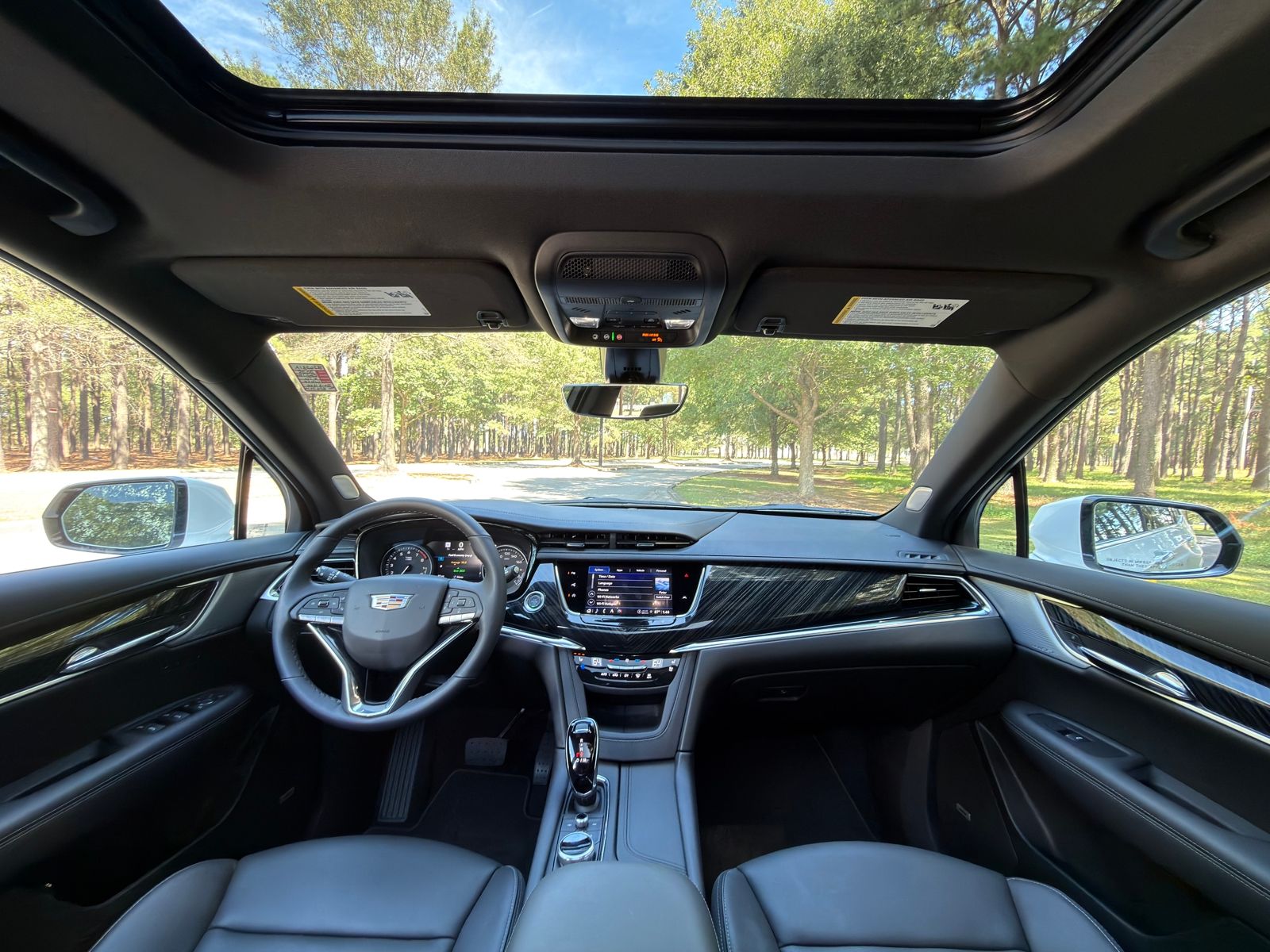 2025 Cadillac XT6 Premium Luxury photo 3