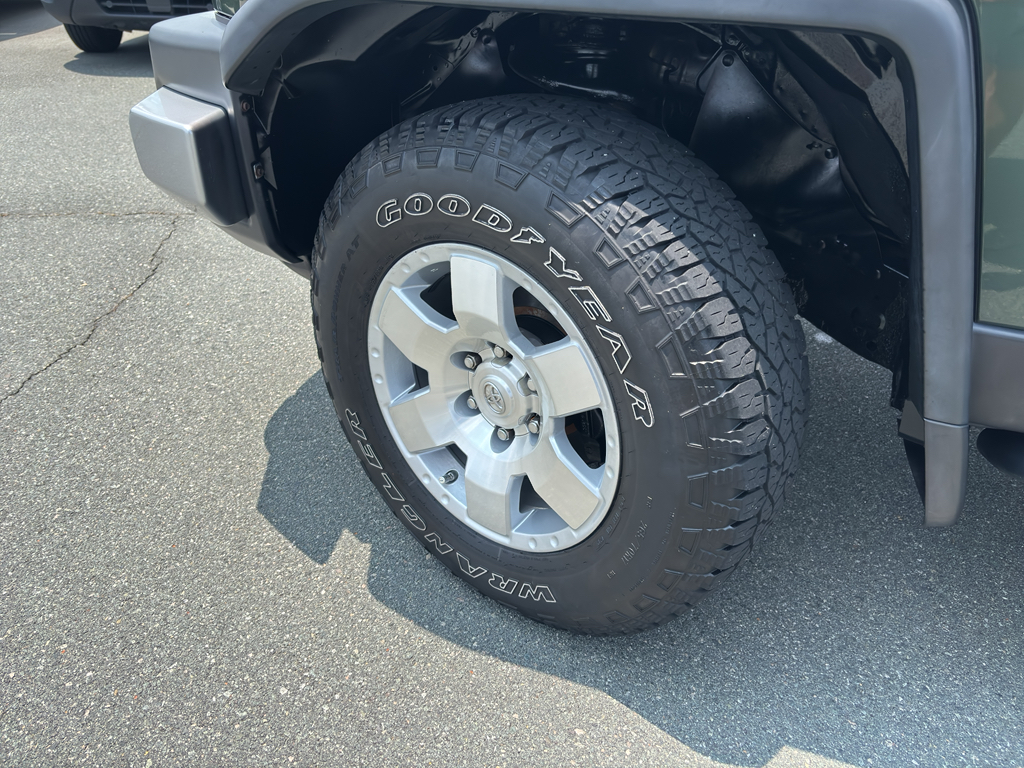 2014 Toyota FJ Cruiser Base photo 11