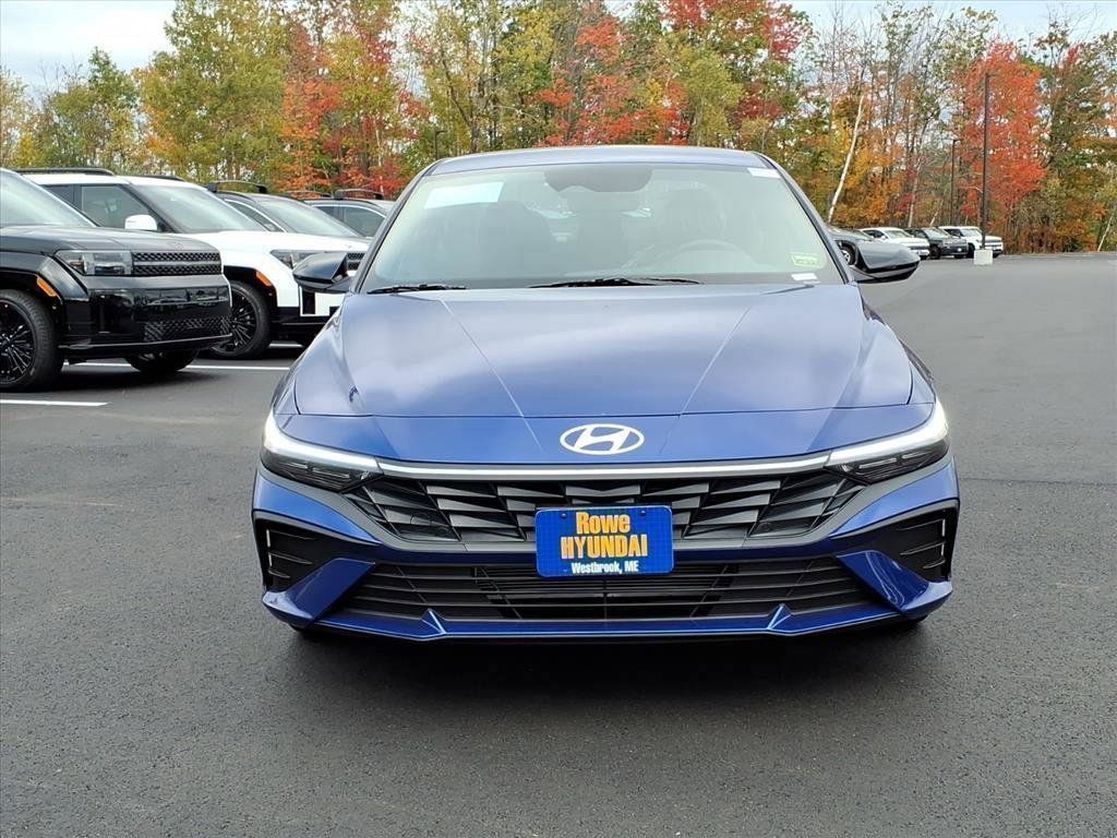2025 Hyundai Elantra SEL Sport photo 2