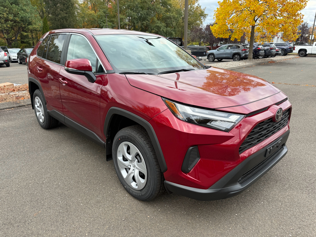 2025 Toyota RAV4 LE's photo