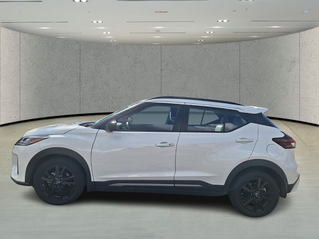 2024 Nissan Kicks SR photo 2