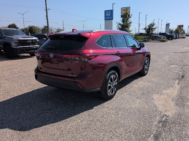 2021 Toyota Highlander XLE photo 15