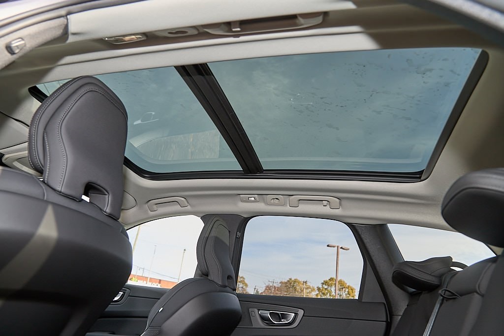 2026 VOLVO XC60 - Image 19