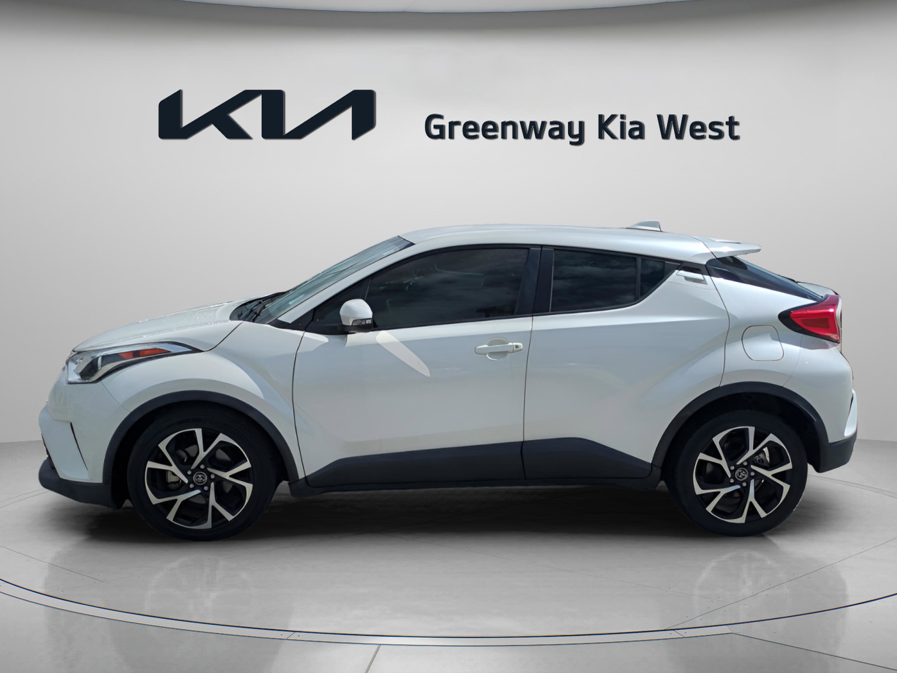 2019 Toyota C-HR XLE photo 4