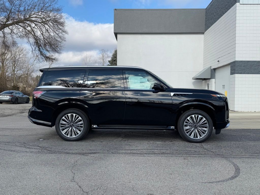 2025 Infiniti QX80 Luxe photo 2