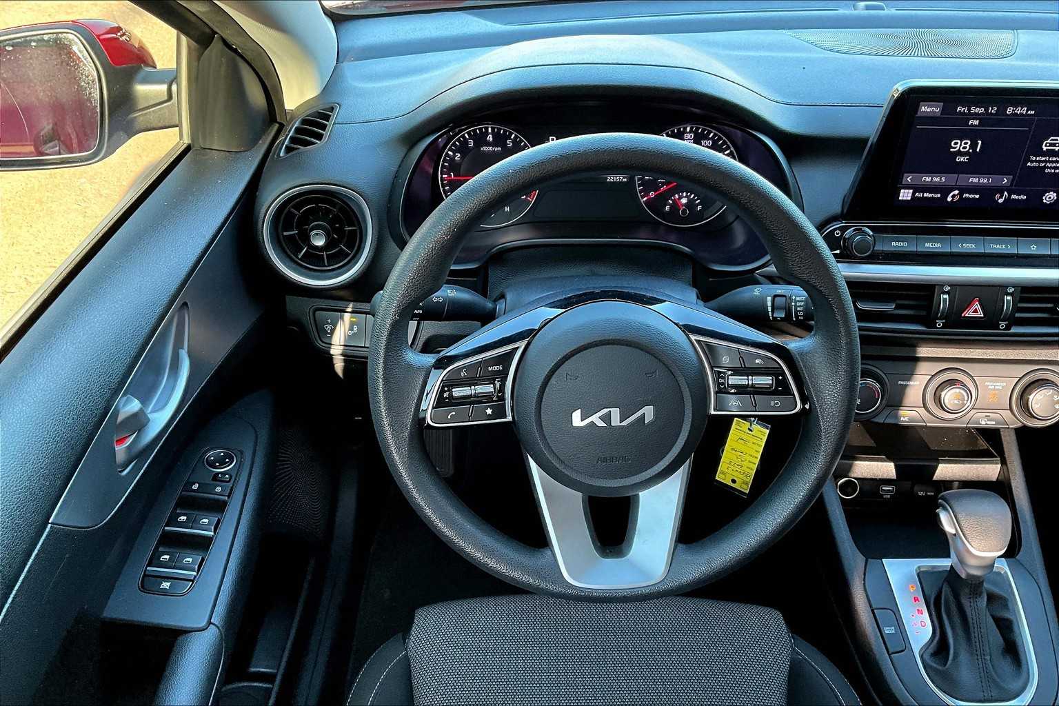 2023 Kia Forte LXS photo 5